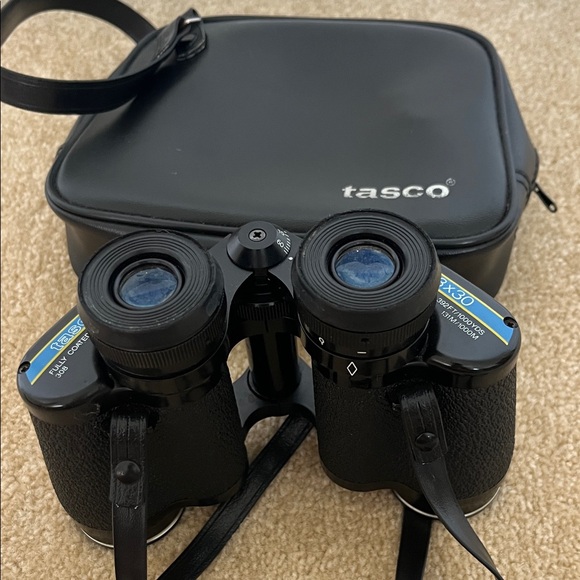 Tasco Black Binoculars with Carrying Case - Picture 1 of 4